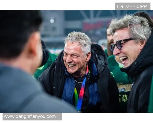 世界超级球星足球赛全球电视直播盛况引发球迷热潮 世界超级球星足球赛全球电视直播盛况引发球迷热潮