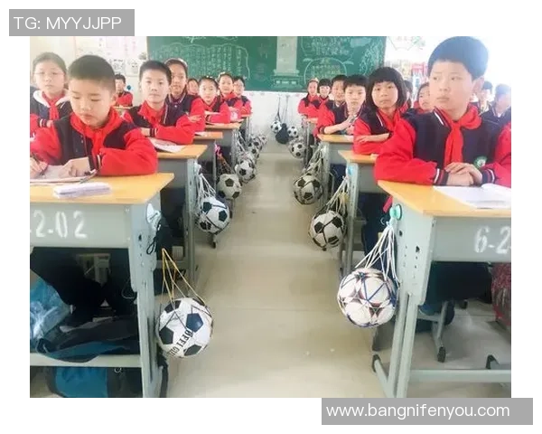 课桌挂钩创意设计灵感源自足球球星展现运动与学习结合魅力 课桌挂钩创意设计灵感源自足球球星展现运动与学习结合魅力
